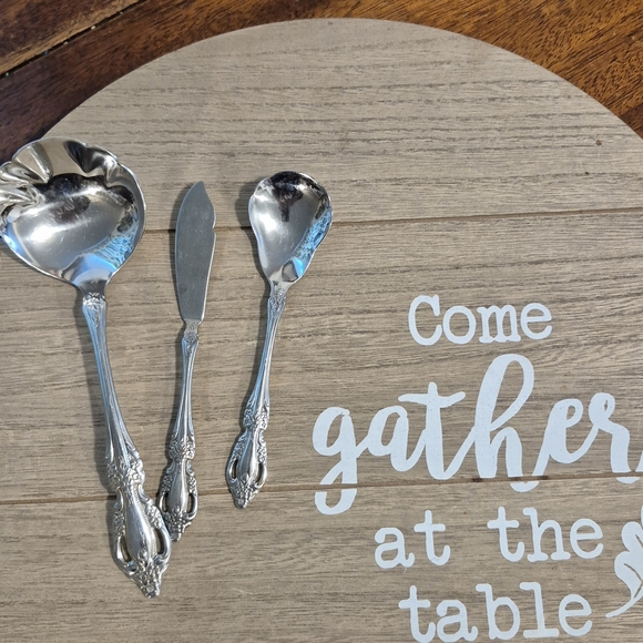 Oneida Raphael Distinction Deluxe Silverware - Picture 7 of 9